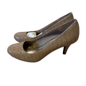 Predictions Comfort Plus Tan Croc Pump Heels - 8.5